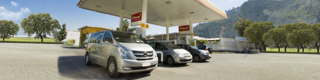 Van cargando combustible usando Shell Card Empresa