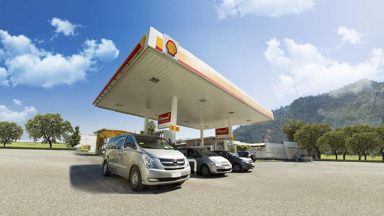 Van cargando combustible usando Shell Card Empresa