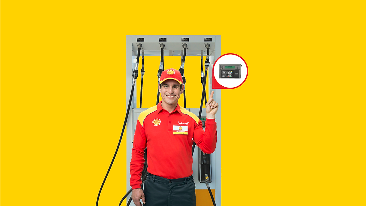 En un fondo amarillo, se ve un atendedor con un dispensador de combustible