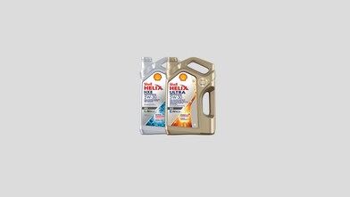 Bidón Shell Helix HX8 y Ultra con fondo gris.