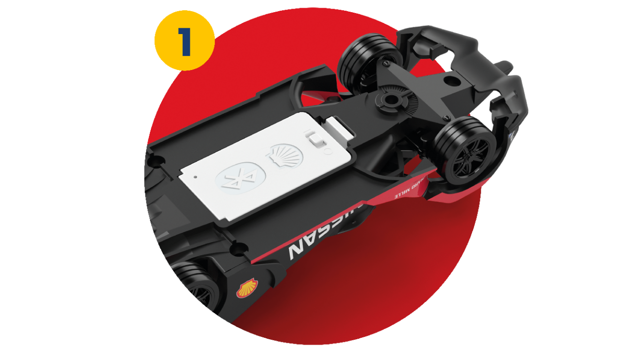 Instala la batería del control remoto Bluetooth *Batería se vende por separado