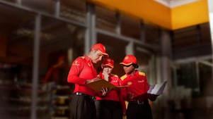 Empleados, contratistas o dependientes actuales o anteriores de Shell